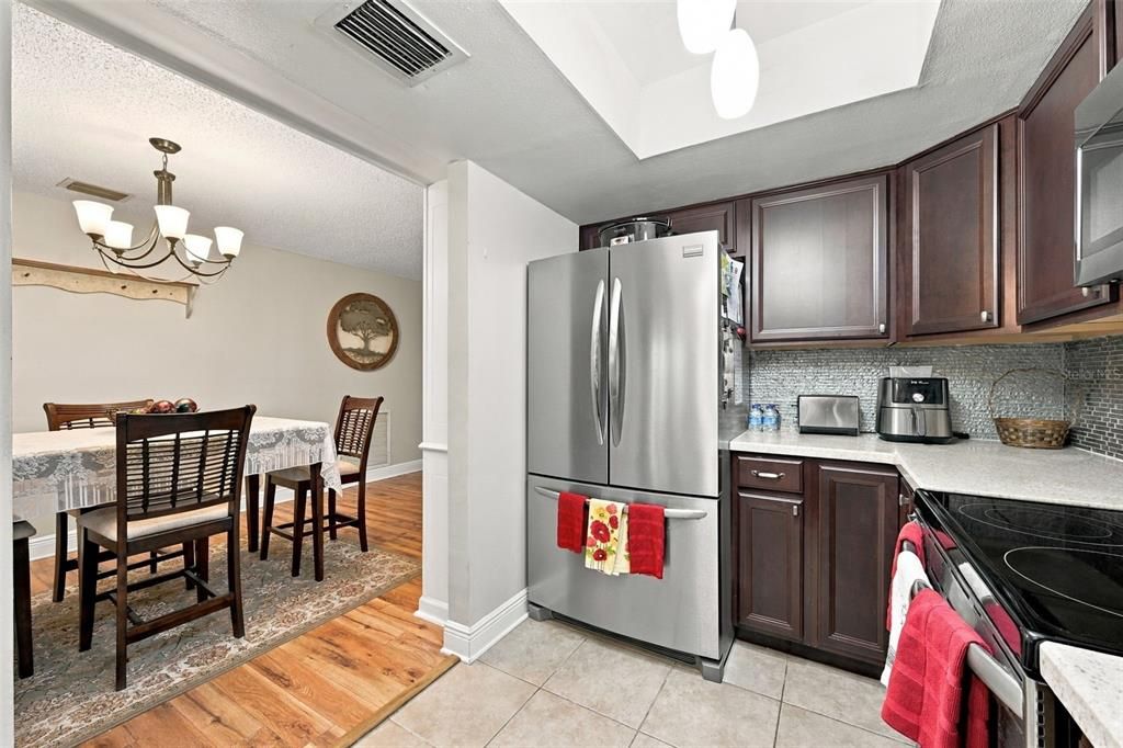 For Sale: $299,000 (2 beds, 2 baths, 1375 Square Feet)