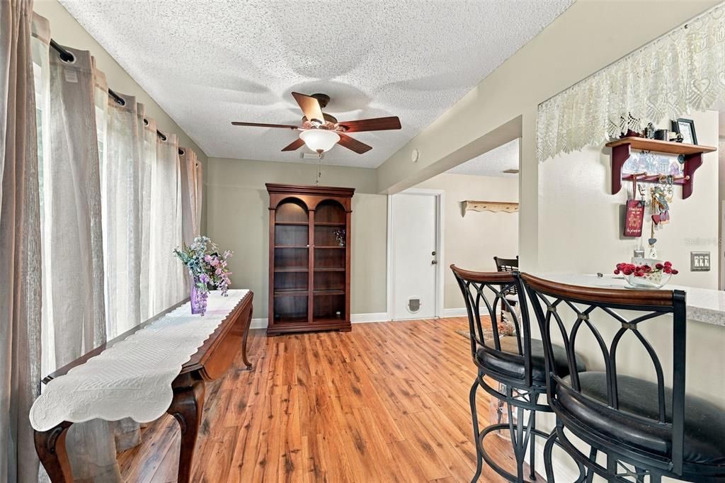For Sale: $299,000 (2 beds, 2 baths, 1375 Square Feet)
