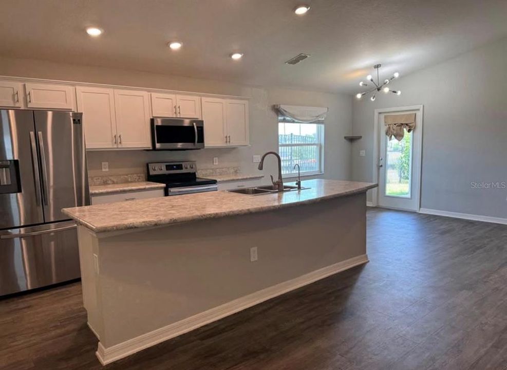 For Rent: $2,200 (4 beds, 2 baths, 1547 Square Feet)