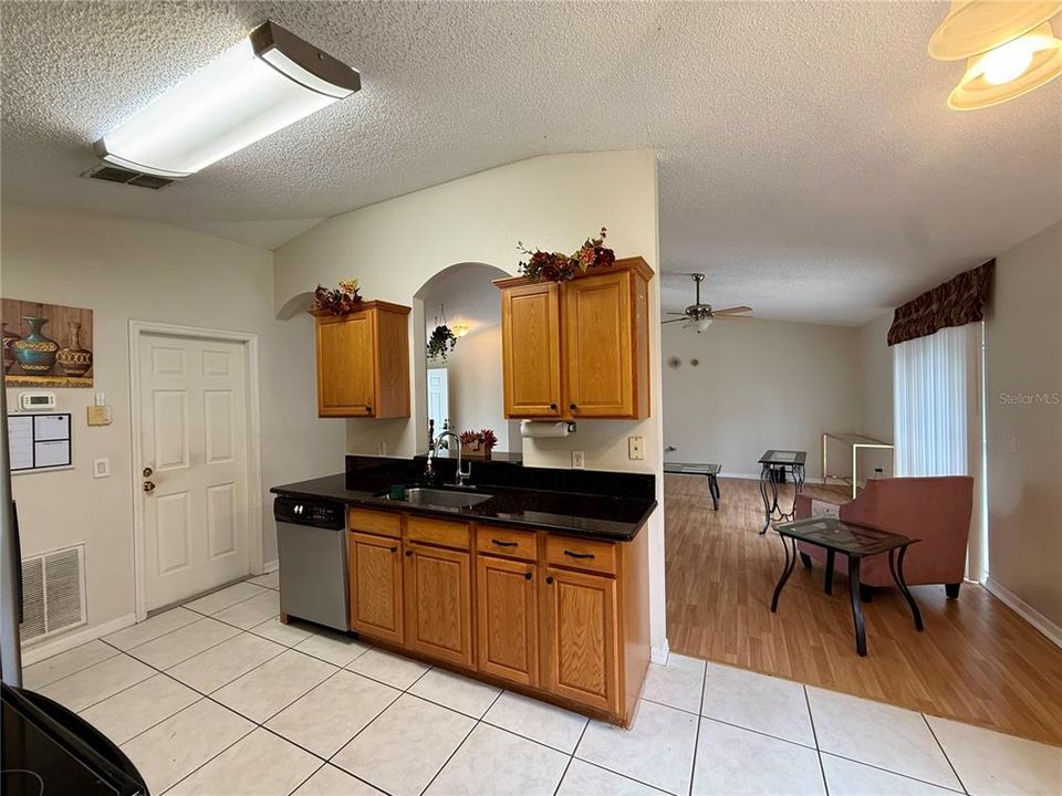 For Rent: $1,899 (3 beds, 2 baths, 1176 Square Feet)