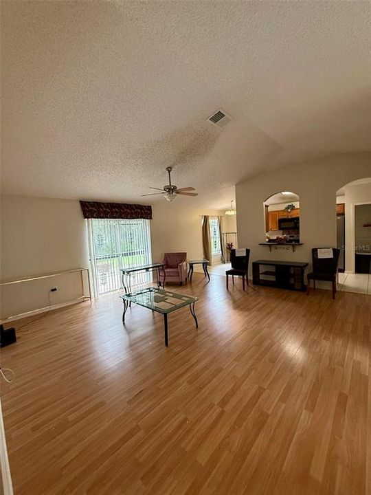 For Rent: $1,899 (3 beds, 2 baths, 1176 Square Feet)