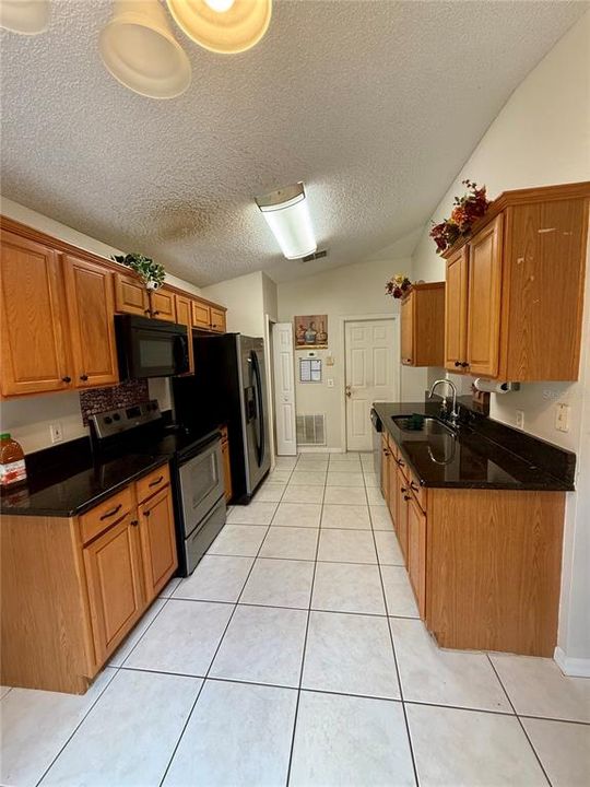For Rent: $1,899 (3 beds, 2 baths, 1176 Square Feet)