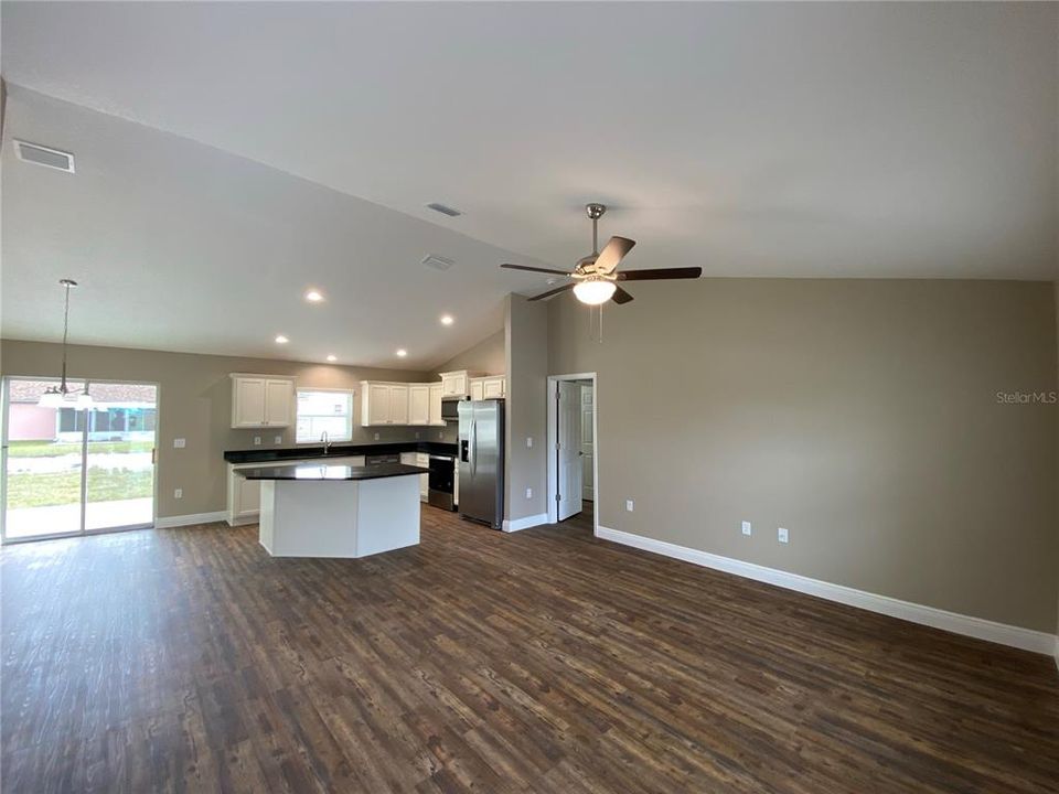 For Rent: $1,750 (4 beds, 2 baths, 1477 Square Feet)