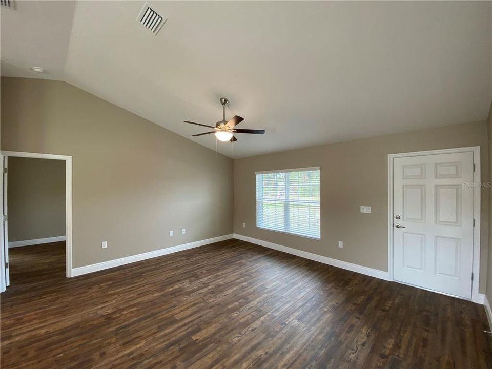 For Rent: $1,750 (4 beds, 2 baths, 1477 Square Feet)