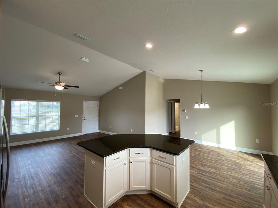 For Rent: $1,750 (4 beds, 2 baths, 1477 Square Feet)