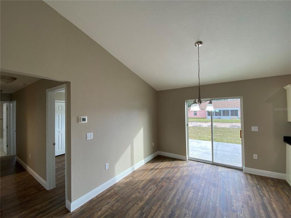 For Rent: $1,750 (4 beds, 2 baths, 1477 Square Feet)