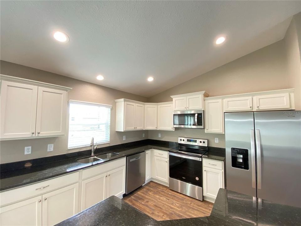For Rent: $1,750 (4 beds, 2 baths, 1477 Square Feet)