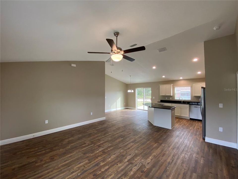 For Rent: $1,750 (4 beds, 2 baths, 1477 Square Feet)