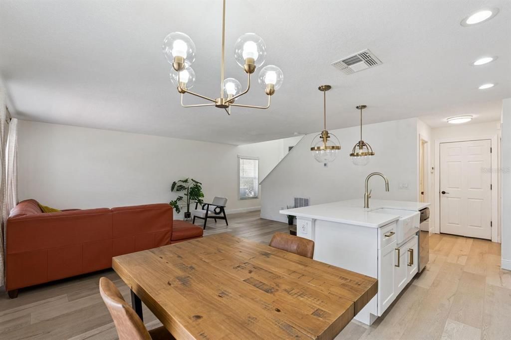 En Venta: $448,990 (3 camas, 2 baños, 1345 Pies cuadrados)