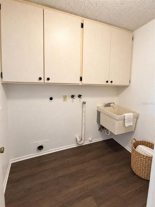 For Rent: $2,000 (2 beds, 2 baths, 1555 Square Feet)
