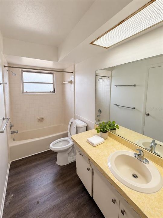 For Rent: $2,000 (2 beds, 2 baths, 1555 Square Feet)