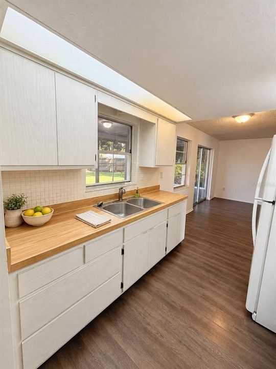For Rent: $2,000 (2 beds, 2 baths, 1555 Square Feet)