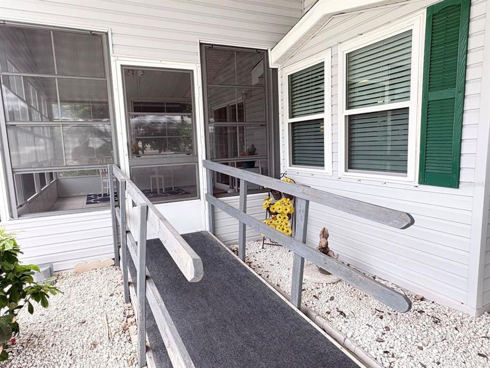 For Sale: $270,000 (2 beds, 2 baths, 1585 Square Feet)