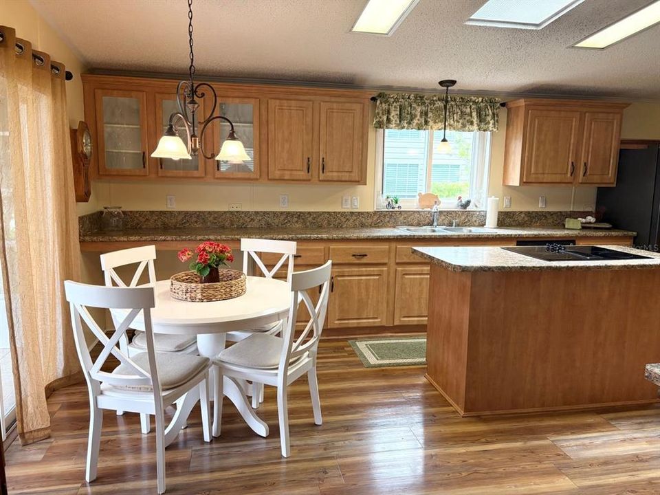For Sale: $270,000 (2 beds, 2 baths, 1585 Square Feet)