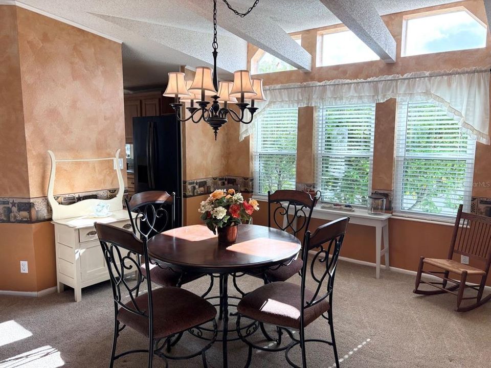 For Sale: $270,000 (2 beds, 2 baths, 1585 Square Feet)