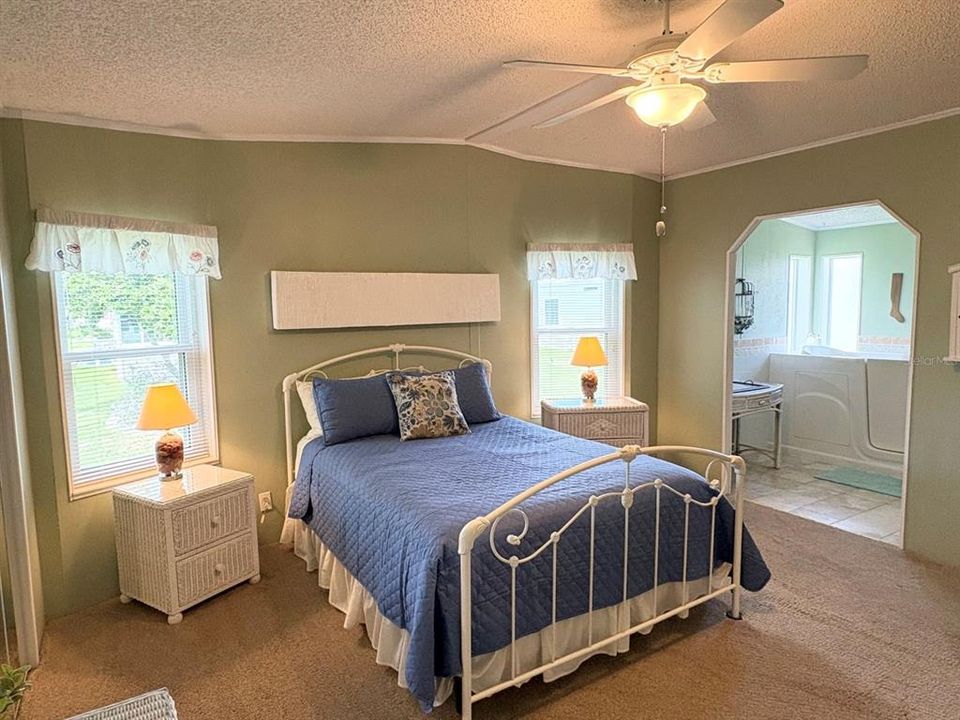 For Sale: $270,000 (2 beds, 2 baths, 1585 Square Feet)