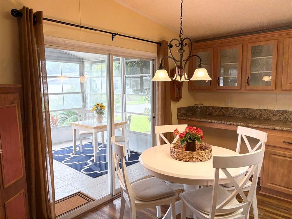 For Sale: $270,000 (2 beds, 2 baths, 1585 Square Feet)