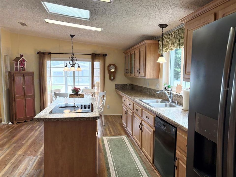 For Sale: $270,000 (2 beds, 2 baths, 1585 Square Feet)