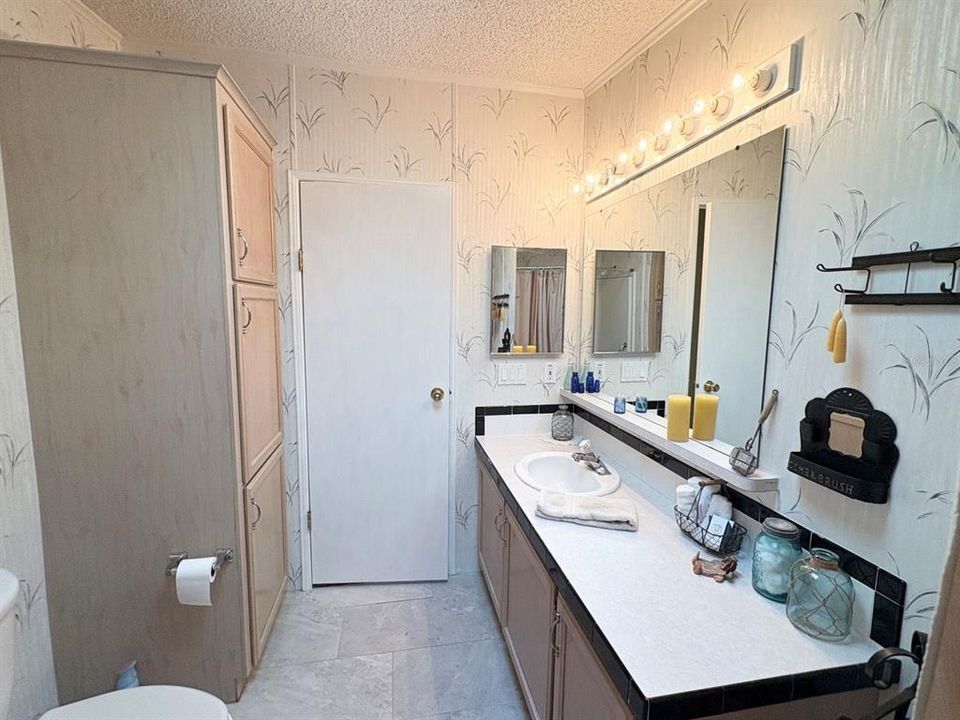 For Sale: $270,000 (2 beds, 2 baths, 1585 Square Feet)