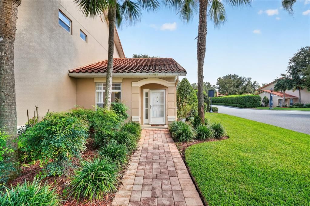 For Sale: $214,900 (2 beds, 2 baths, 1281 Square Feet)