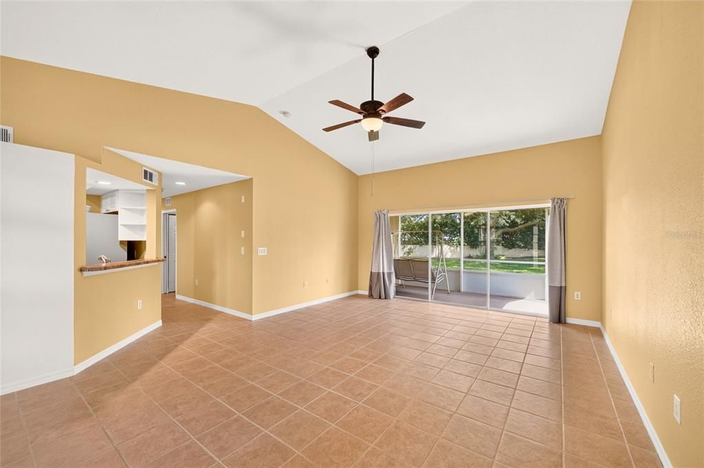 For Sale: $214,900 (2 beds, 2 baths, 1281 Square Feet)