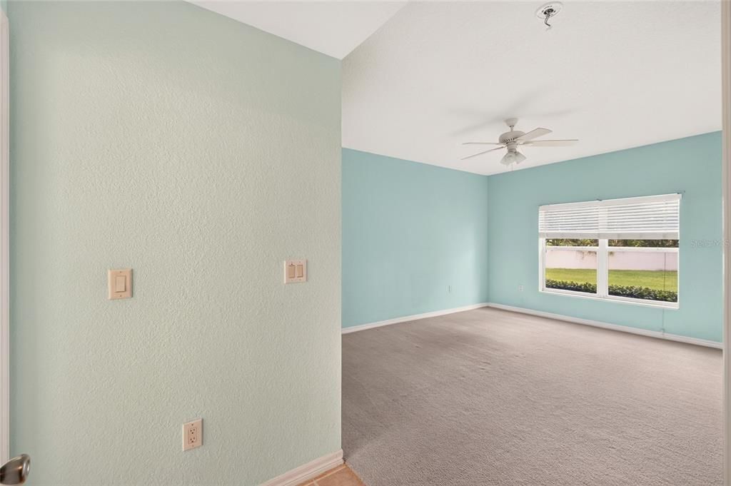 For Sale: $214,900 (2 beds, 2 baths, 1281 Square Feet)