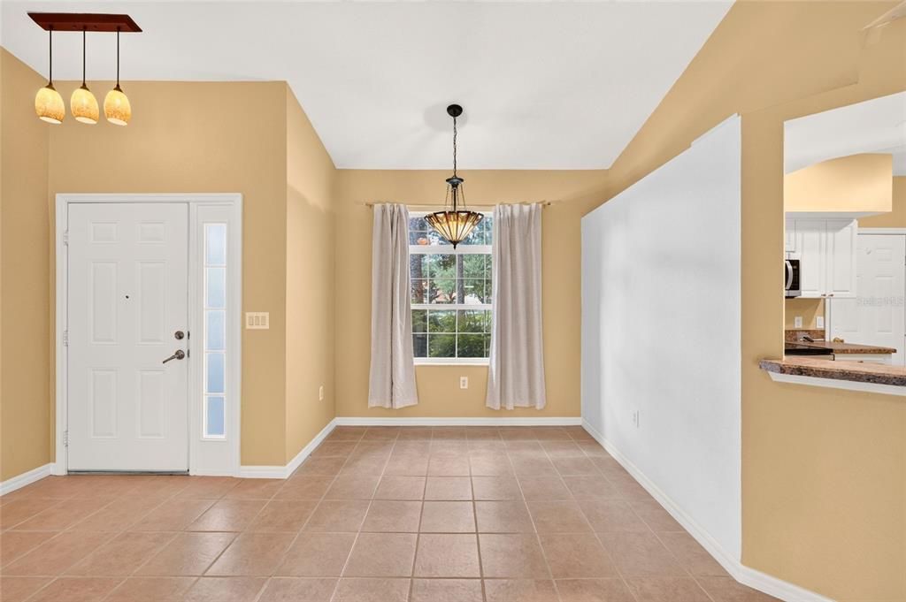 For Sale: $214,900 (2 beds, 2 baths, 1281 Square Feet)