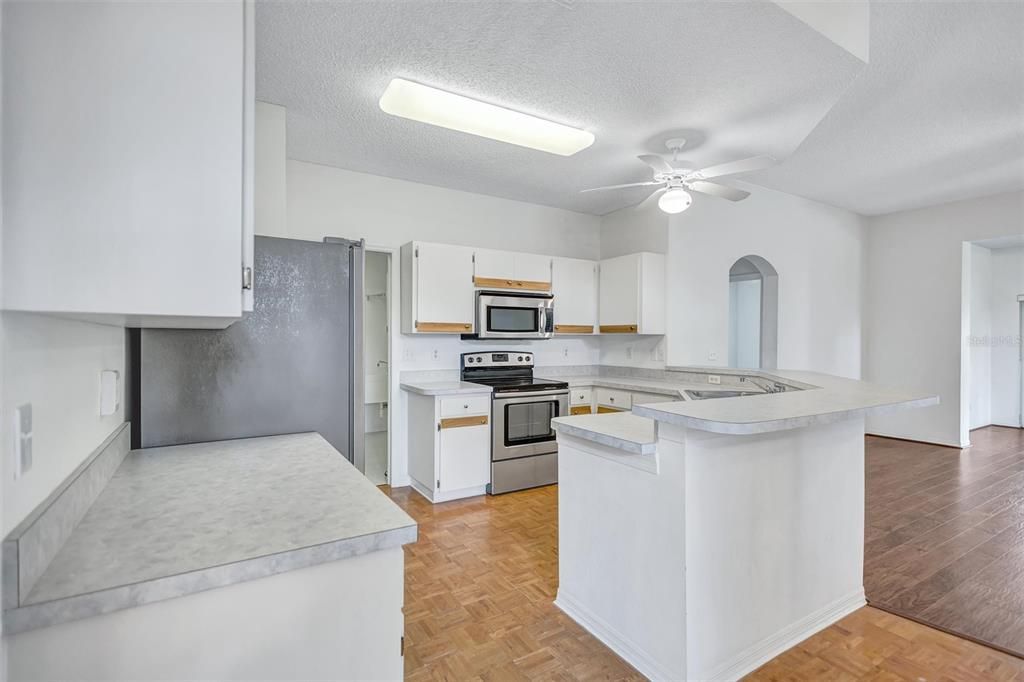 For Sale: $219,900 (2 beds, 2 baths, 1444 Square Feet)