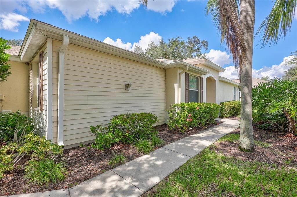 For Sale: $219,900 (2 beds, 2 baths, 1444 Square Feet)