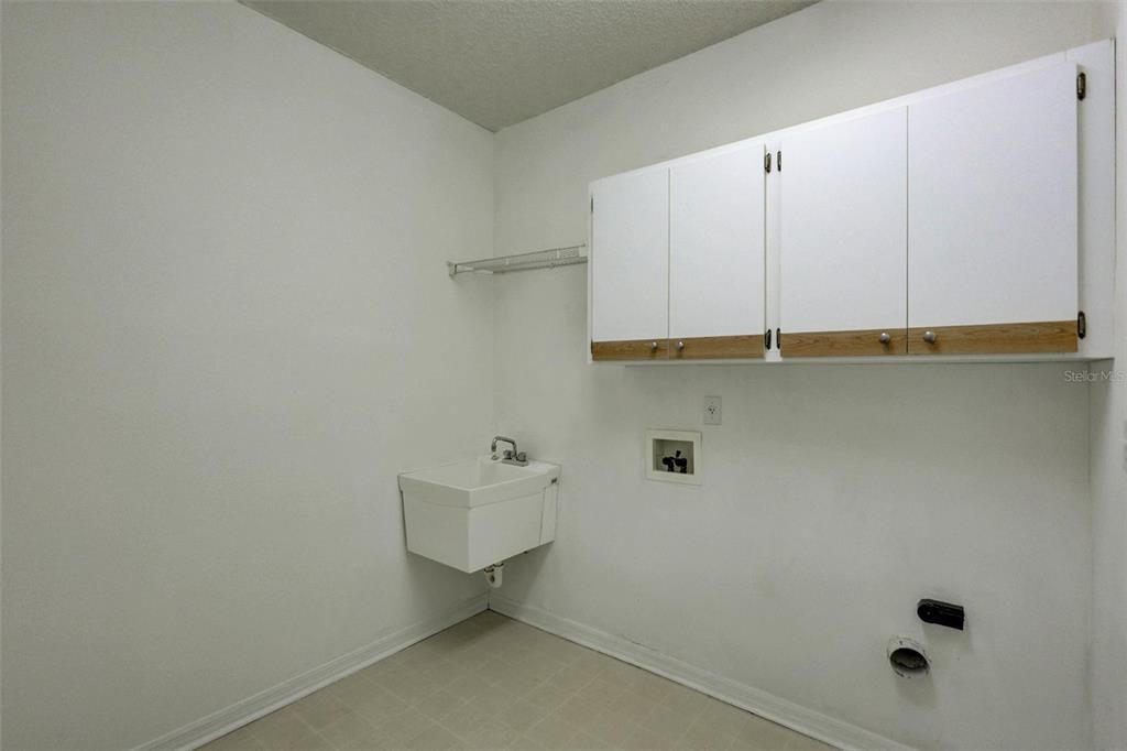 For Sale: $219,900 (2 beds, 2 baths, 1444 Square Feet)