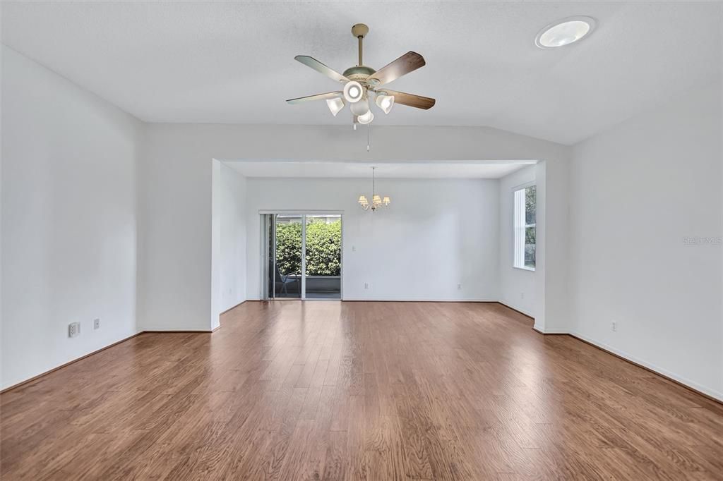 For Sale: $219,900 (2 beds, 2 baths, 1444 Square Feet)
