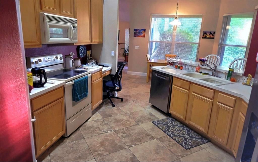 En Venta: $630,000 (4 camas, 2 baños, 2820 Pies cuadrados)