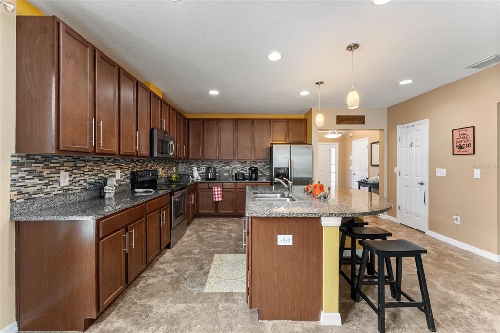 На продажу: $394,999 (4 спален, 2 ванн, 1872 Квадратных фут)