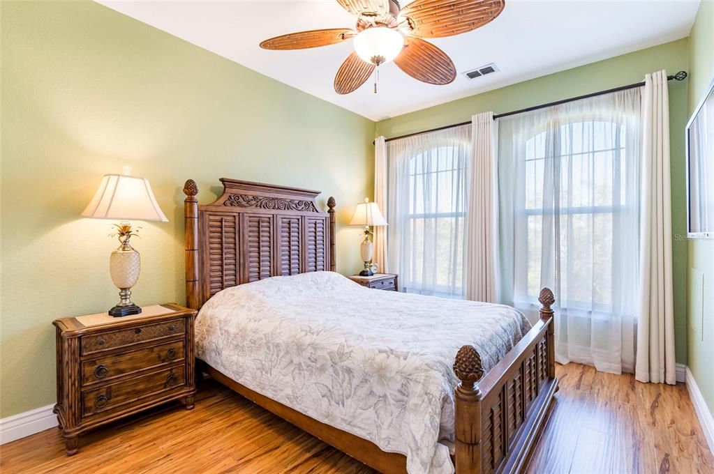 На продажу: $449,000 (4 спален, 2 ванн, 1870 Квадратных фут)