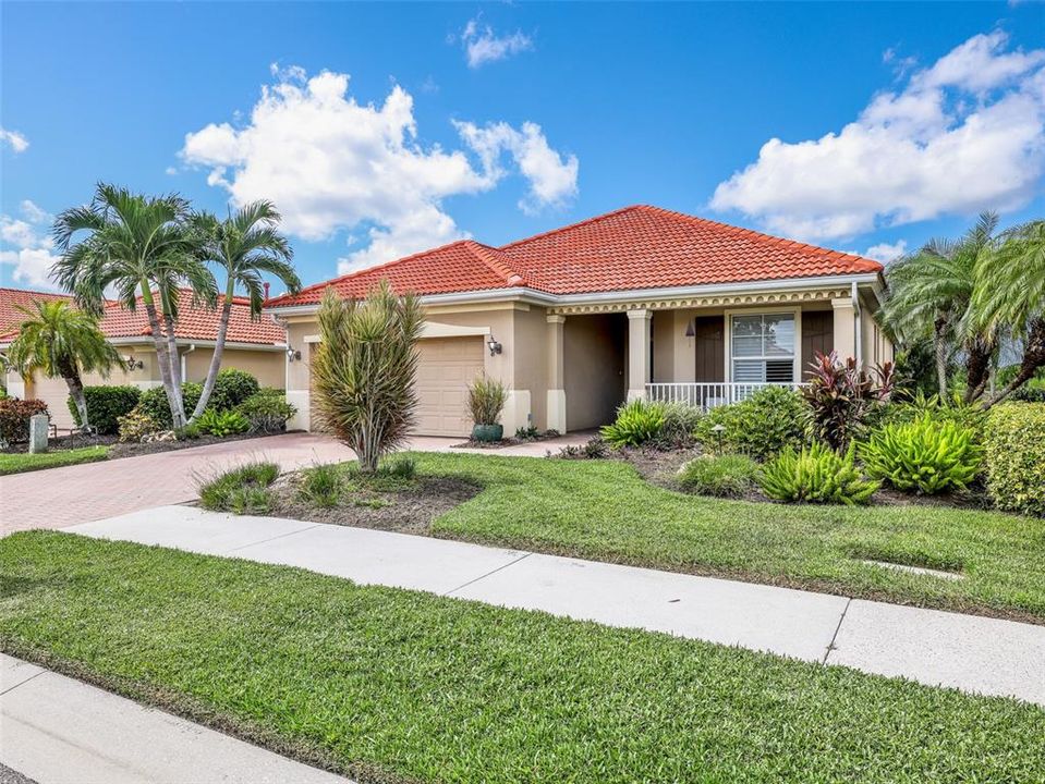 Active With Contract: $530,000 (3 beds, 2 baths, 1727 Square Feet)