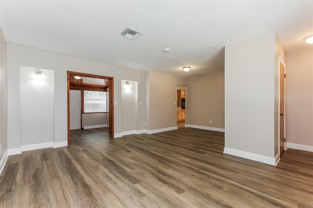 For Sale: $339,900 (3 beds, 2 baths, 1530 Square Feet)