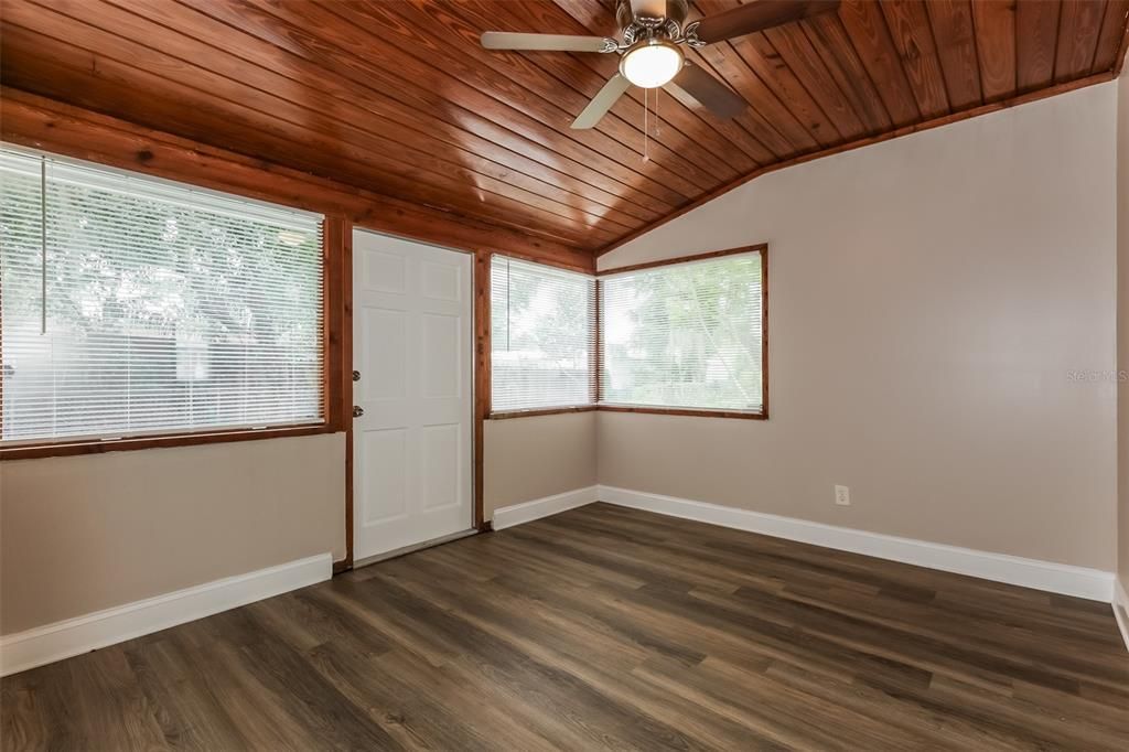 For Sale: $339,900 (3 beds, 2 baths, 1530 Square Feet)