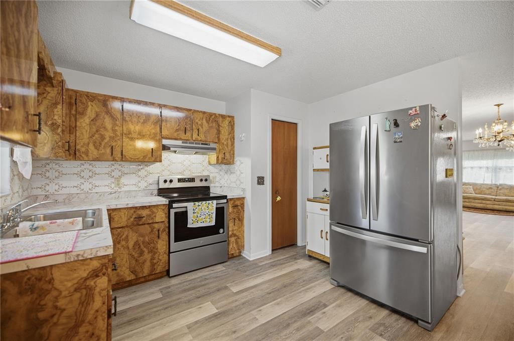 For Sale: $254,900 (3 beds, 2 baths, 1409 Square Feet)