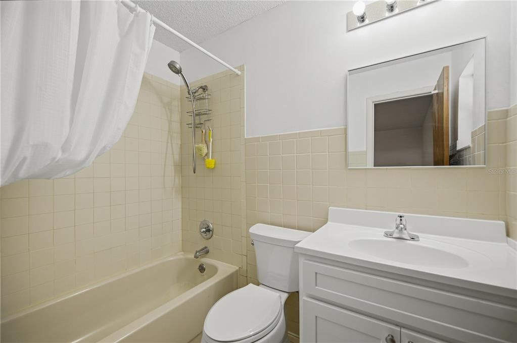 For Sale: $254,900 (3 beds, 2 baths, 1409 Square Feet)