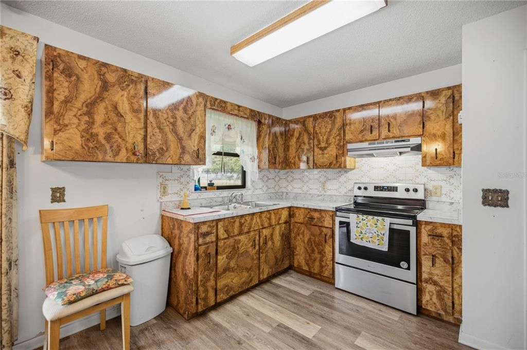 For Sale: $254,900 (3 beds, 2 baths, 1409 Square Feet)