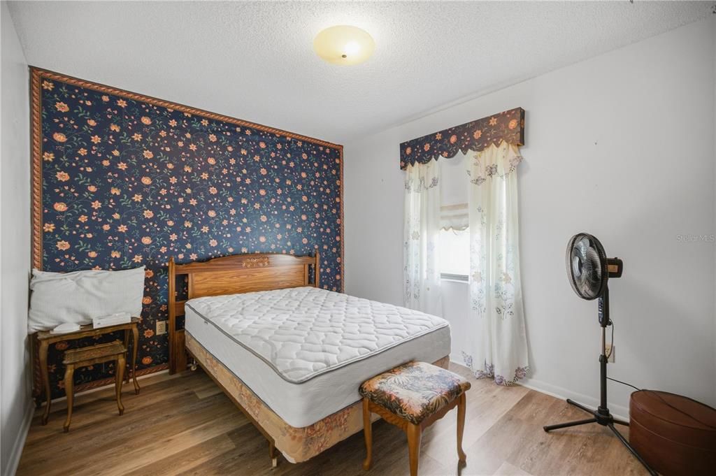 For Sale: $254,900 (3 beds, 2 baths, 1409 Square Feet)