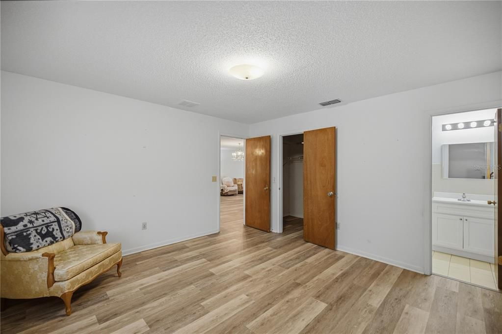 For Sale: $254,900 (3 beds, 2 baths, 1409 Square Feet)