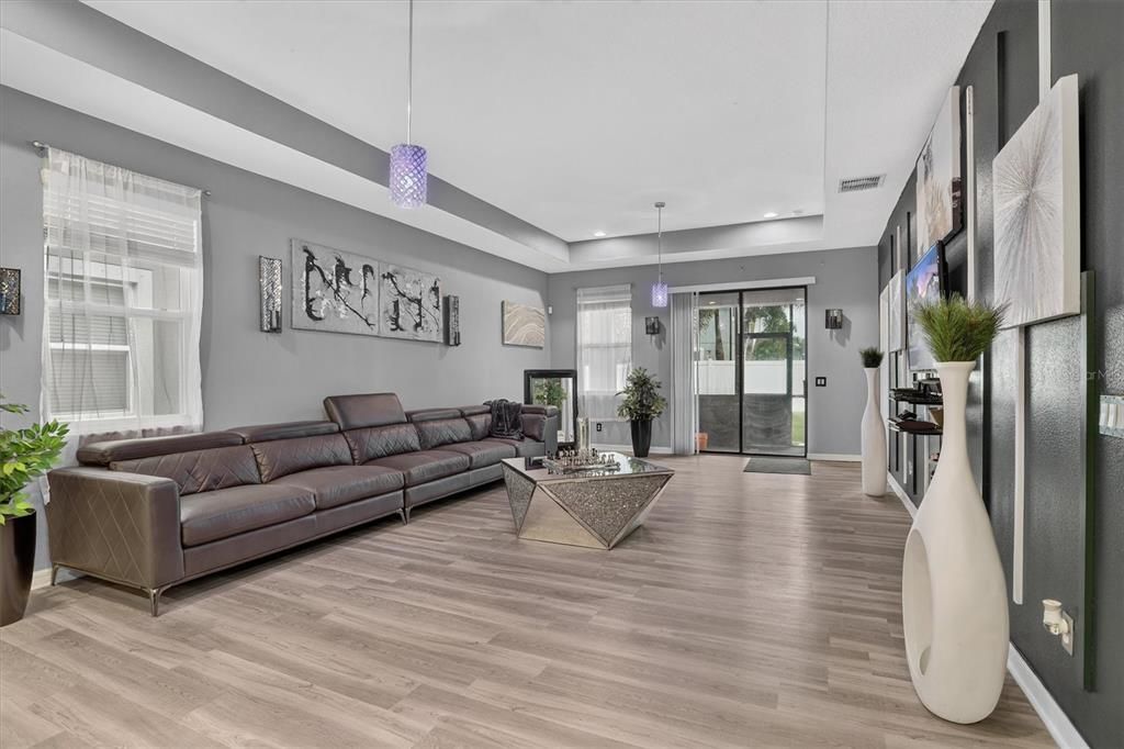 En Venta: $364,990 (3 camas, 2 baños, 2076 Pies cuadrados)