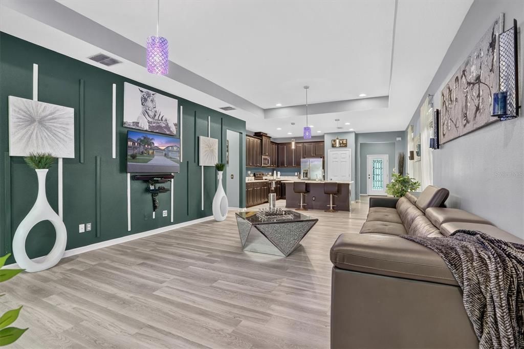 En Venta: $364,990 (3 camas, 2 baños, 2076 Pies cuadrados)
