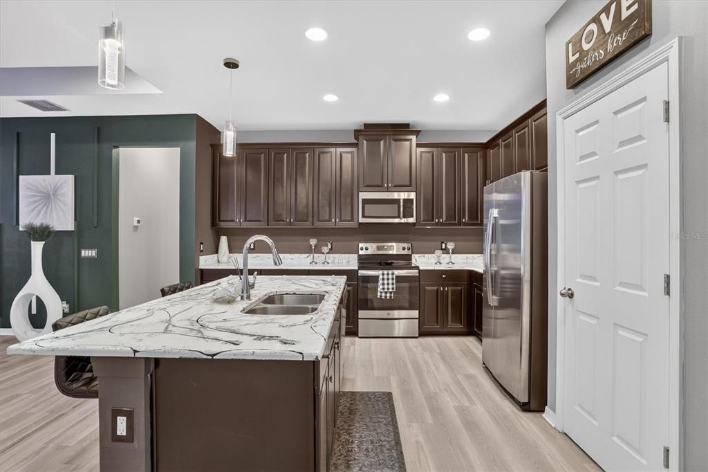 En Venta: $364,990 (3 camas, 2 baños, 2076 Pies cuadrados)