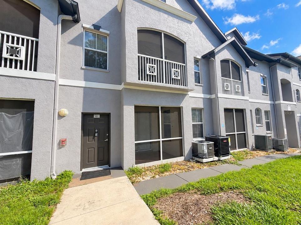For Sale: $275,000 (3 beds, 3 baths, 2075 Square Feet)