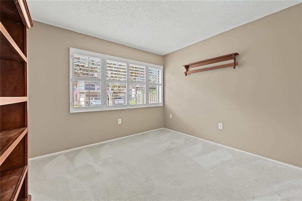 For Sale: $137,400 (2 beds, 2 baths, 1144 Square Feet)