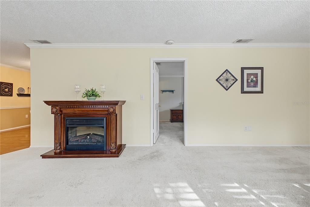 For Sale: $137,400 (2 beds, 2 baths, 1144 Square Feet)