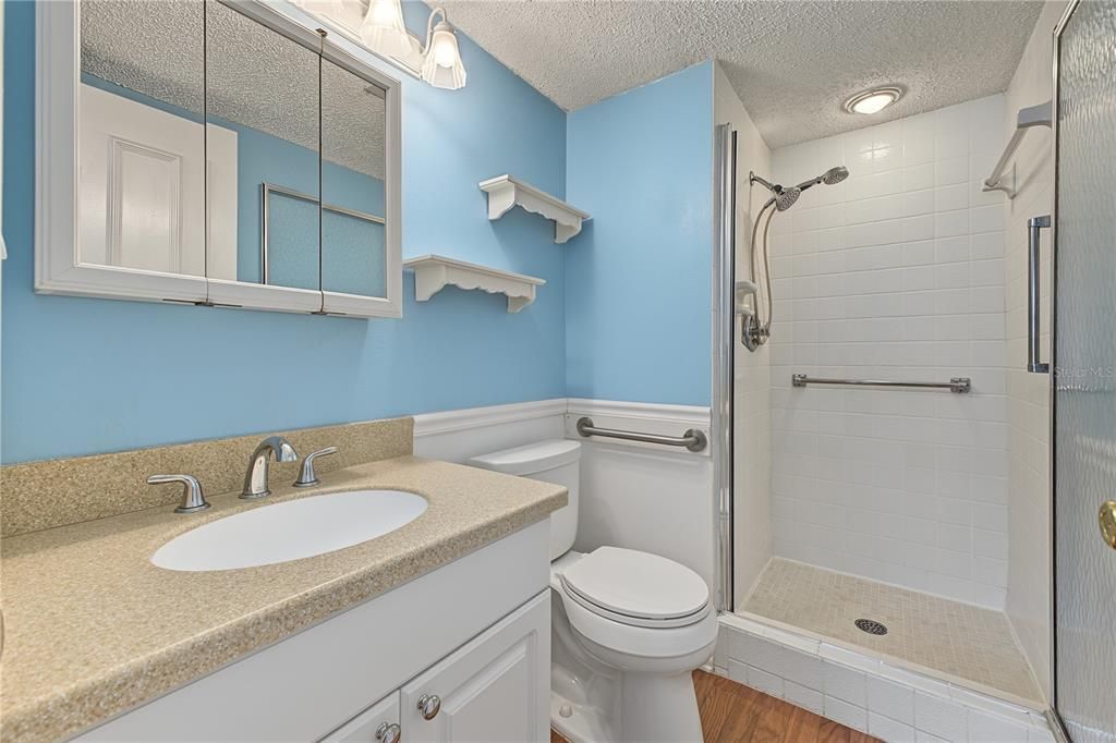 For Sale: $137,400 (2 beds, 2 baths, 1144 Square Feet)