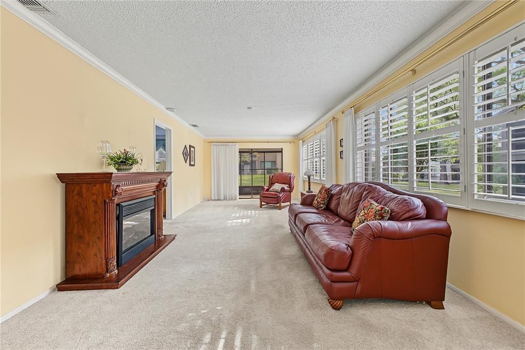 For Sale: $137,400 (2 beds, 2 baths, 1144 Square Feet)